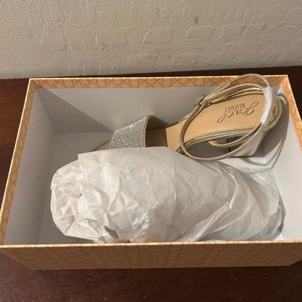 Jewel Badgley Mischka Hattie Sandal Size 10 Gold Block Heel Rhinestone